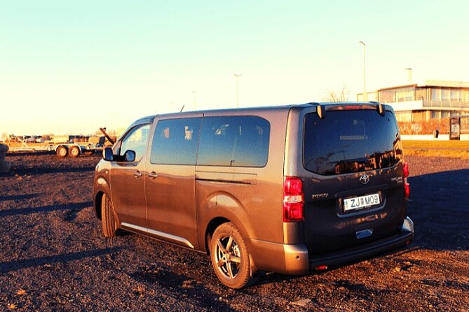 Private Keflavik Airport Transfer (Round trip) - What the airport meeting is really like