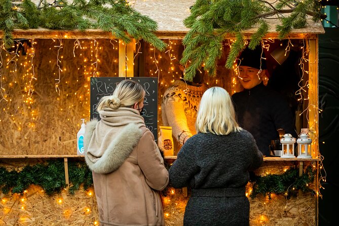 Private Reykjavik Christmas Walking Tour - Lækjartorg brings in the Christmas Cat