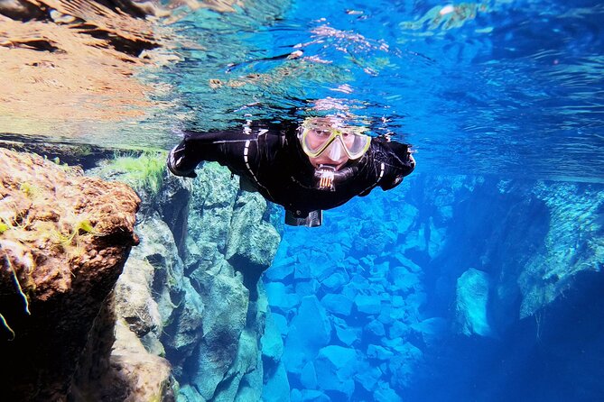 Private Silfra Snorkeling 6 p. group - Meet on Location - with Underwater Photos - The safety briefing and first moments in the water