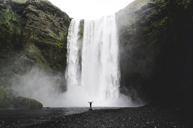 Private South Coast Tour: A Journey to Iceland’s Stunning Shore - Eyjafjallajökull and the force of Skógafoss