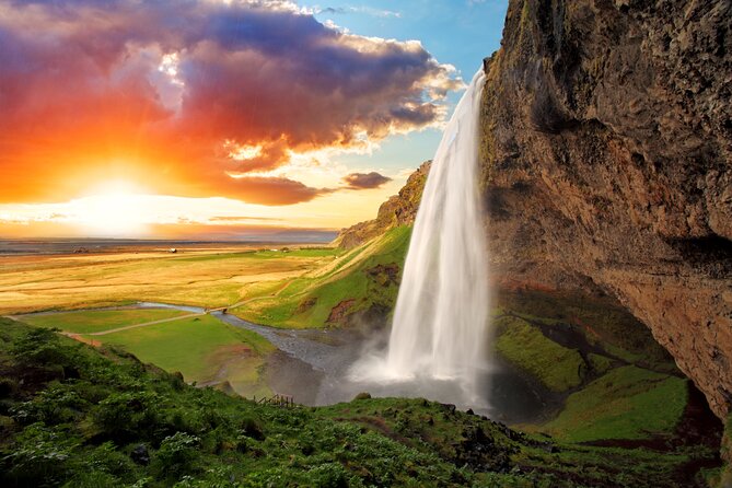 Private South Coast tour / Black Sand Beach, Waterfalls and more - Skógafoss, power and easy access
