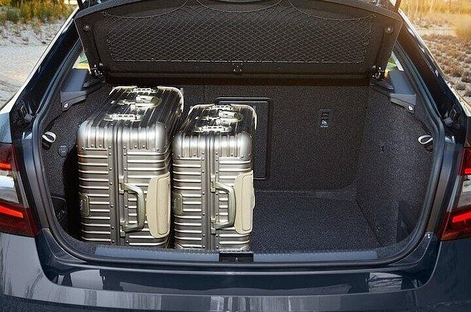 Private Transfer from Reykjavik to Reykjavik Airport KEF by Sedan - A direct ride with no sightseeing detours