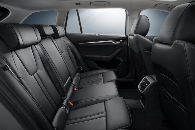 Private Transfer from Reykjavik to Reykjavik Airport KEF by Sedan - Meeting your chauffeur at the hotel