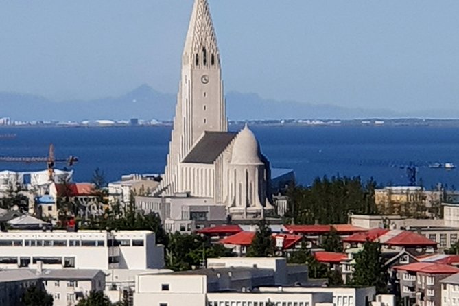Puffin Travel choice - We decide where to go. Do it like locals - A private Iceland day without a fixed script