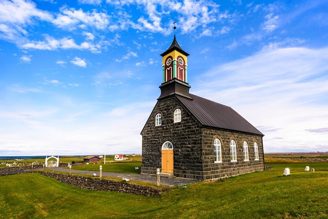 Reykjanes peninsula - Hafnarfjörður adds a town walk to the volcanic day