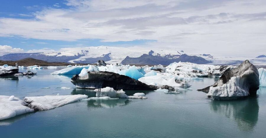 Reykjavík: 2-Day Tour with Icebergs, Glaciers & Waterfalls - The best parts at a glance