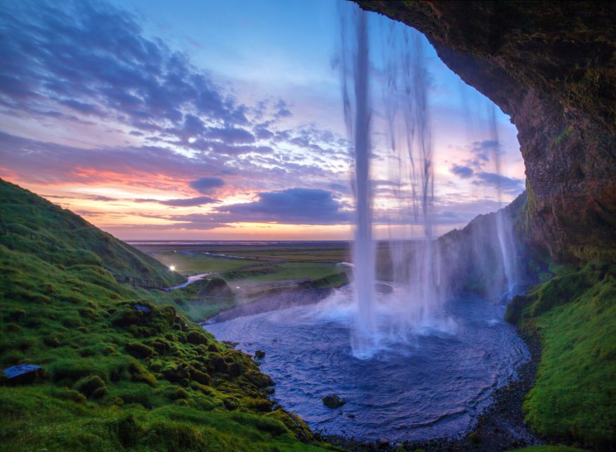 Reykjavík: 2-Day Tour with Icebergs, Glaciers & Waterfalls - Diamond Beach gives the ice a second setting
