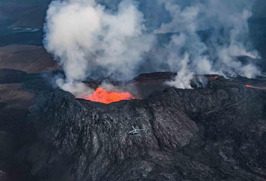 Reykjavik: 45-Minute Volcano Sightseeing Helicopter Tour - Reading the old lava fields from above