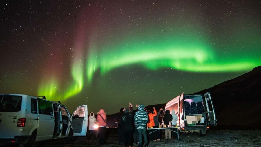 Reykjavík: 4x4 Minibus Northern Lights with Photo and Cocoa - Leaving Reykjavík for a darker sky