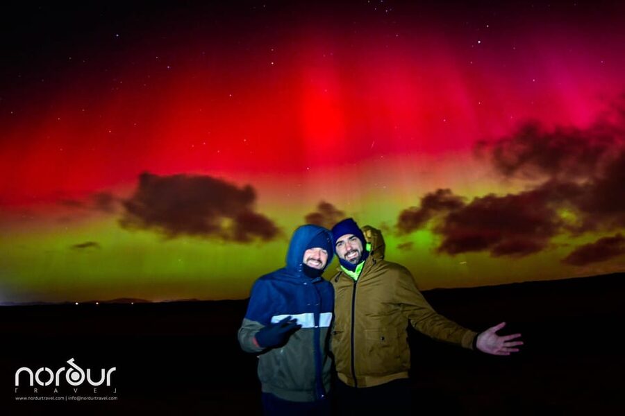 Reykjavík: 4x4 Minibus Northern Lights with Photo and Cocoa - Photography help that saves the evening