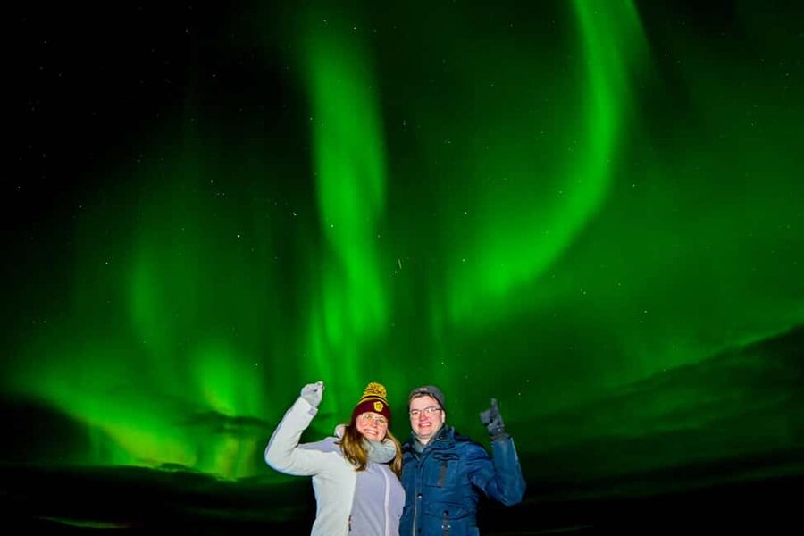 Reykjavík: 4x4 Minibus Northern Lights with Photo and Cocoa - Why the 4x4 minibus matters