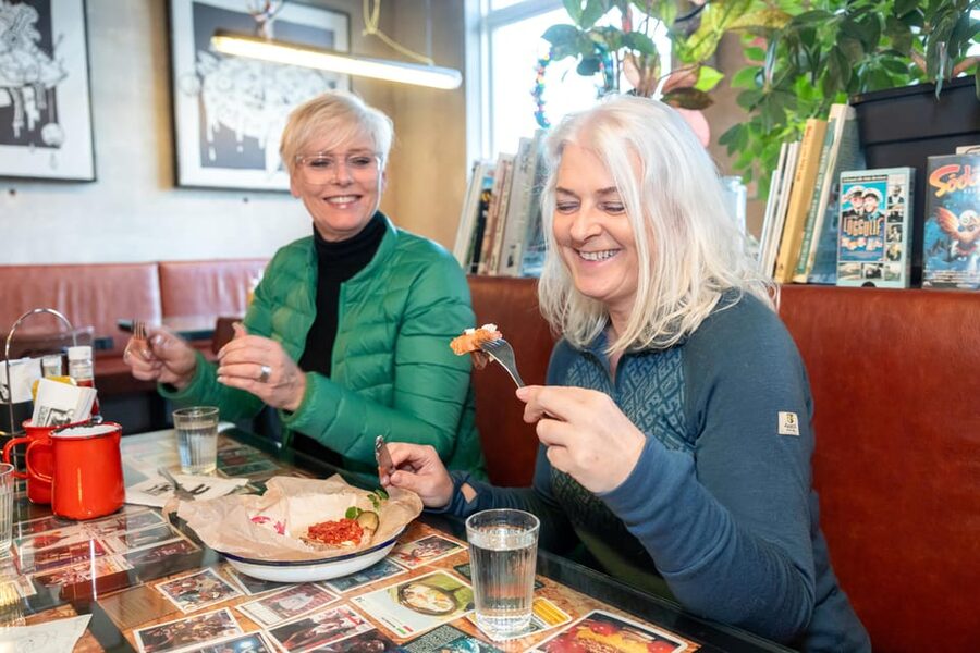 Reykjavik: Christmas Food Tour with Tastings and Drinks - Reykjavik’s lights turn the walk into a seasonal outing