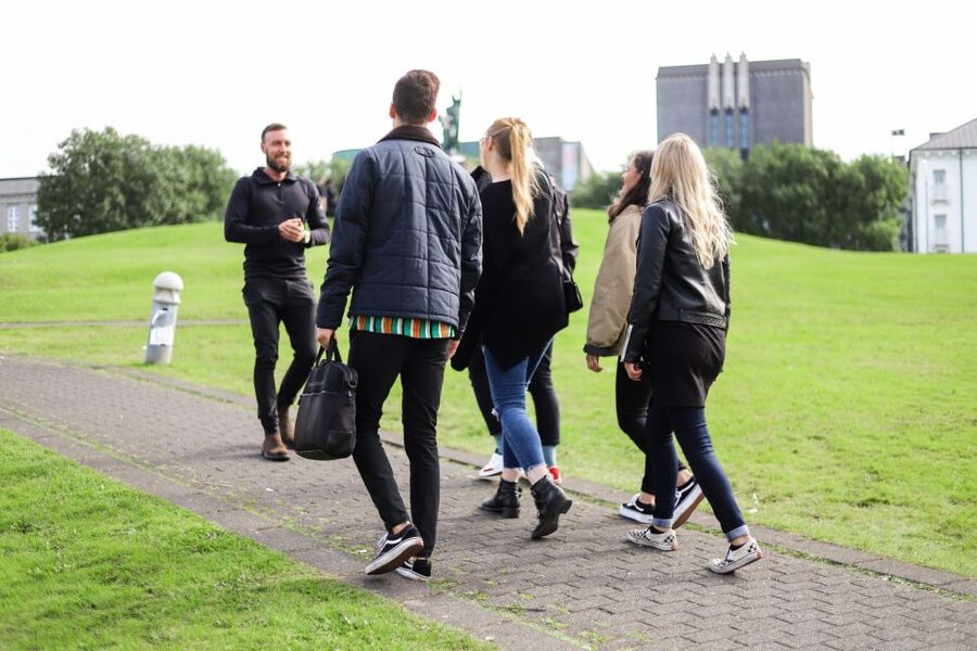 Reykjavik: Evening Icelandic Food and Drink Tour - Practical details that affect your evening