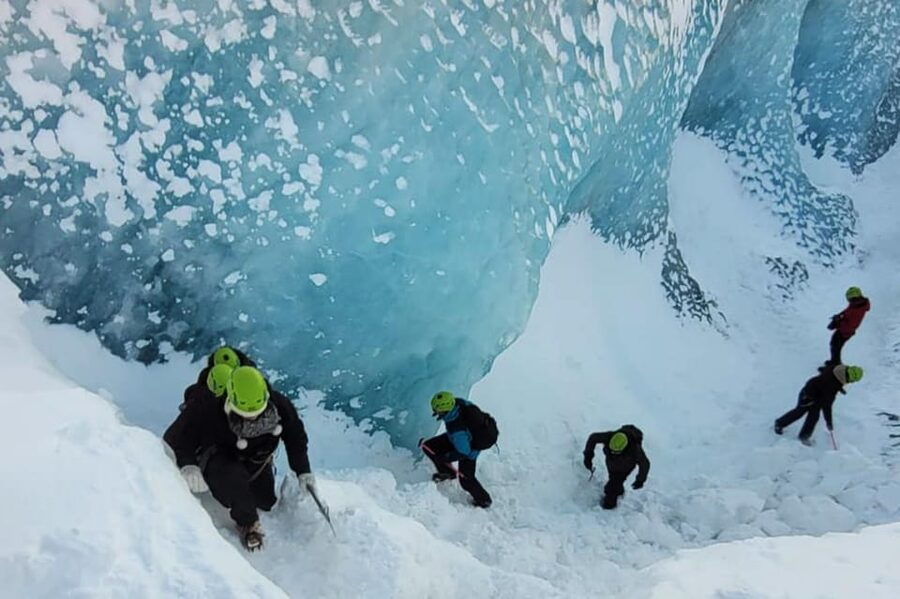 Reykjavik: Glacier Hike, Waterfalls and Black Sand Beach - Seljalandsfoss and the walk behind the water