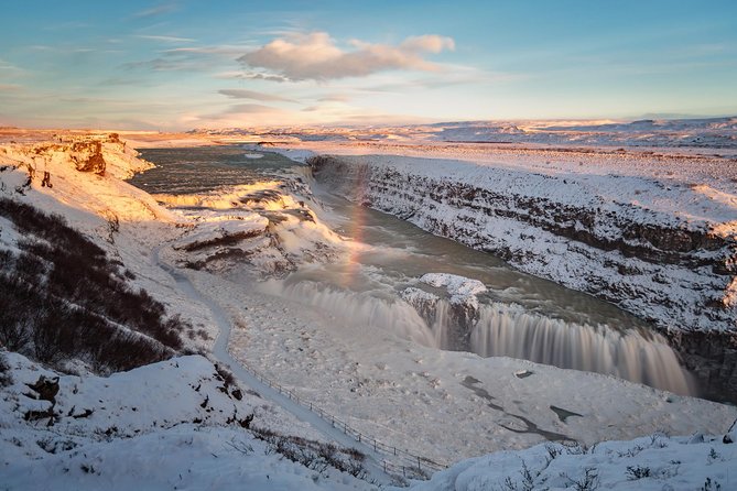 Reykjavik: Golden Circle and Northern Lights Small-Group Tour - One long day from tectonic plates to northern lights