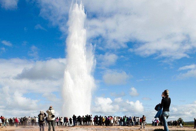 Reykjavik: Golden Circle and Northern Lights Small-Group Tour - Thingvellir: where geology and government meet