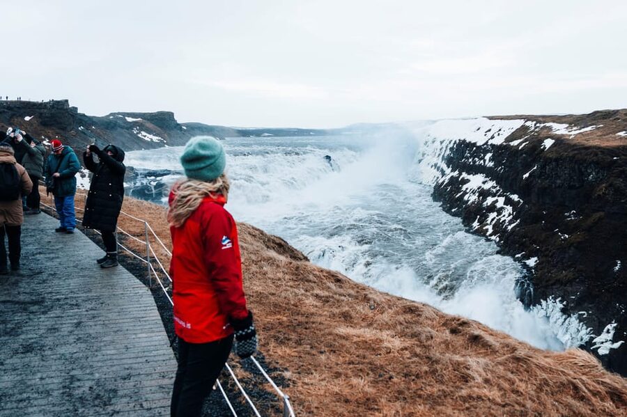 Reykjavík: Golden Circle and Silfra Snorkeling Combo Tour - Guides, transfers, and how the day feels