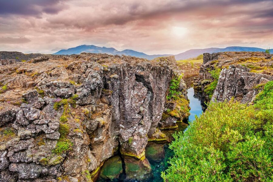 Reykjavík: Golden Circle Minibus Tour & Blue Lagoon Transfer - Guides make the long driving stretches worthwhile