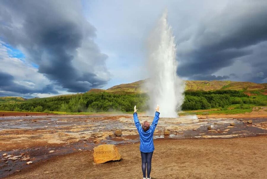 Reykjavik: Golden Circle Tour and Sky Lagoon Entry Ticket - Thingvellir: Viking law and the meeting of tectonic plates