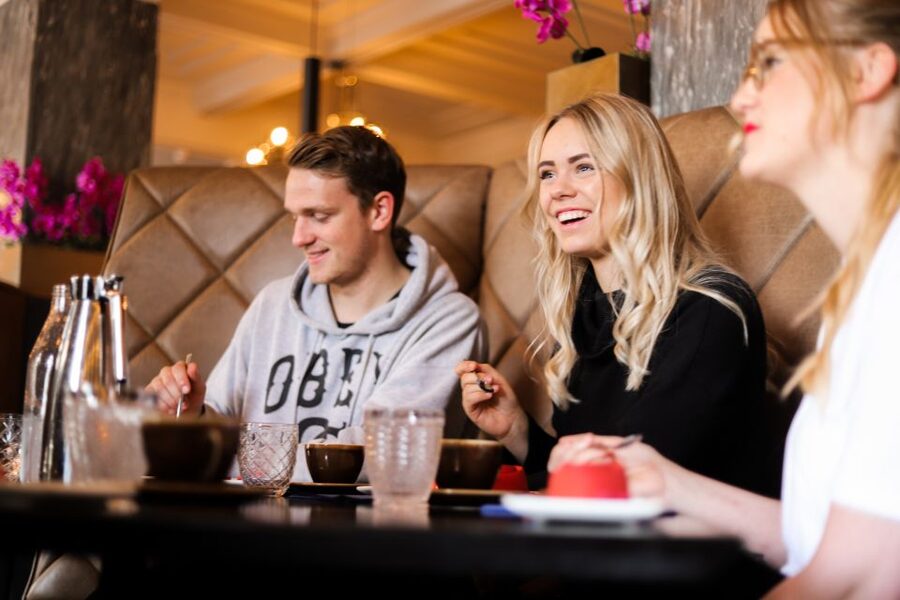 Reykjavik: Guided Foodie Walking Tour with 6 Tastings - Five stops that turn lunch into a city walk