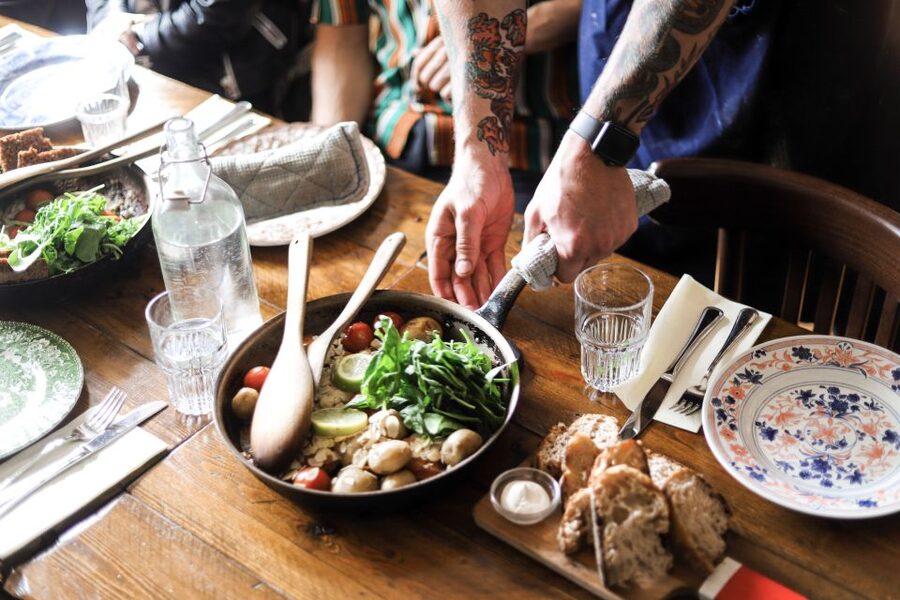Reykjavik: Guided Foodie Walking Tour with 6 Tastings - The guides are a big part of the value