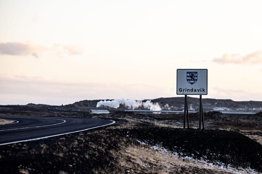 Reykjavik: Guided Tour to Volcano and Reykjanes Geopark - Seltún: boiling mud and bright mineral ground