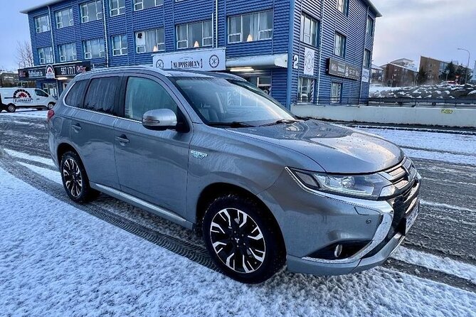 Reykjavik Iceland : Private transfer From / To KEF airport - Drivers who make the ride feel personal