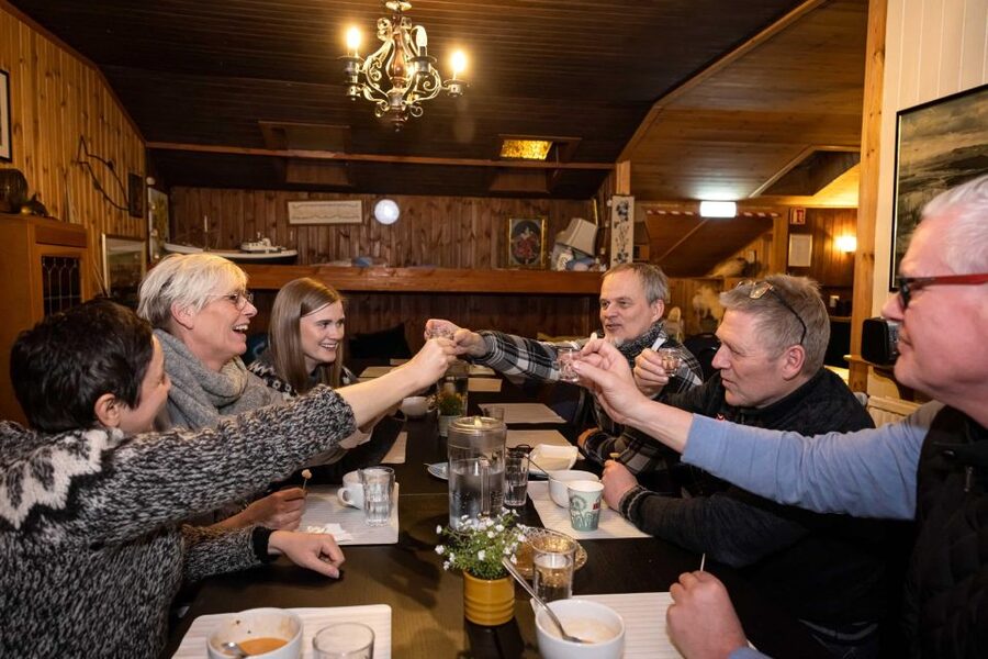 Reykjavik: Icelandic Food Tour - Meeting at Hlöllabátar in central Reykjavik