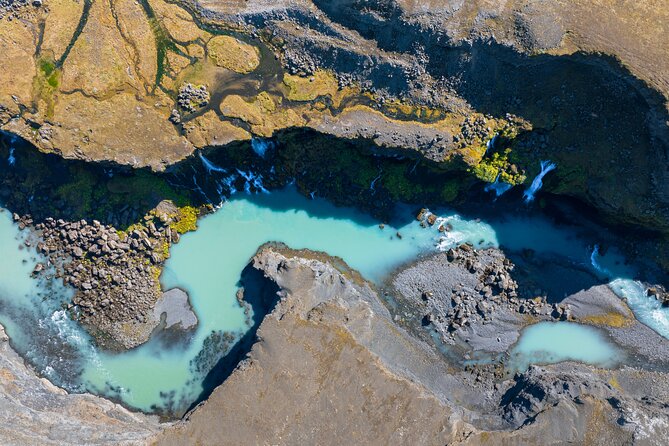 Reykjavík: Landmannalaugar & Icelandic Highlands Super Jeep Tour - A photo stop near Hekla