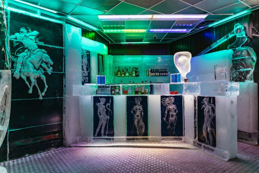 Reykjavik: Magic Ice Bar Entrance and Welcome Drink - Staff make the small room work