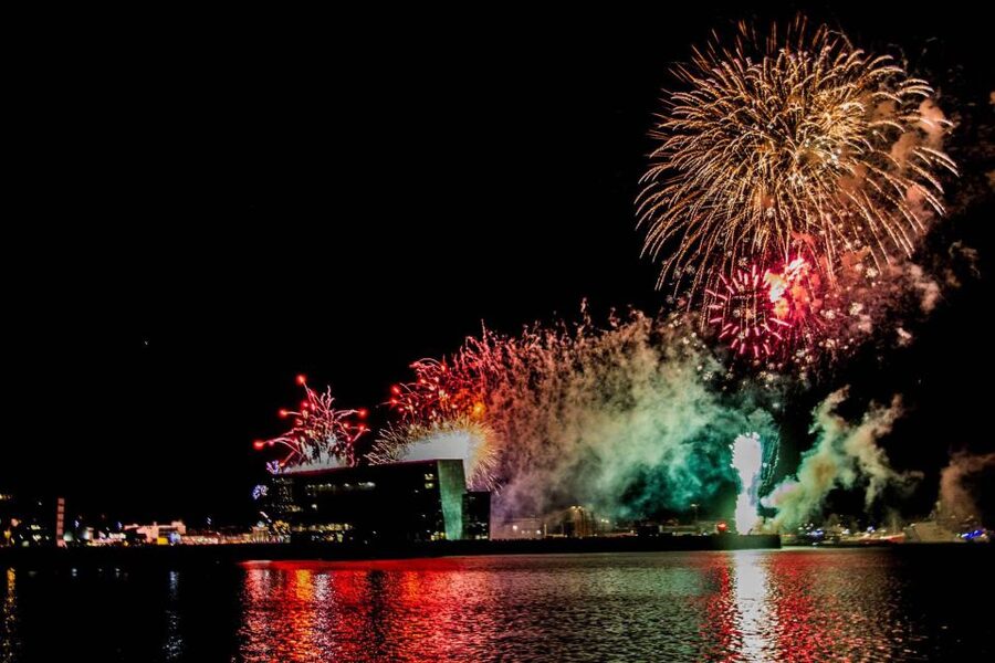 Reykjavik: New Year's Eve Fireworks Cruise - Timing, Flexibility, and Cancellation