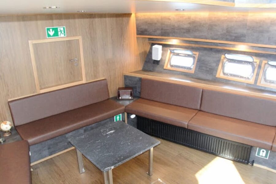 Reykjavík: New Year's Eve Northern Lights Yacht Cruise - The midnight fireworks from offshore