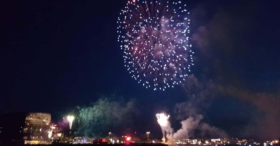 Reykjavík: New Year's Eve Northern Lights Yacht Cruise - Sailing past Videy Island and Imagine Peace