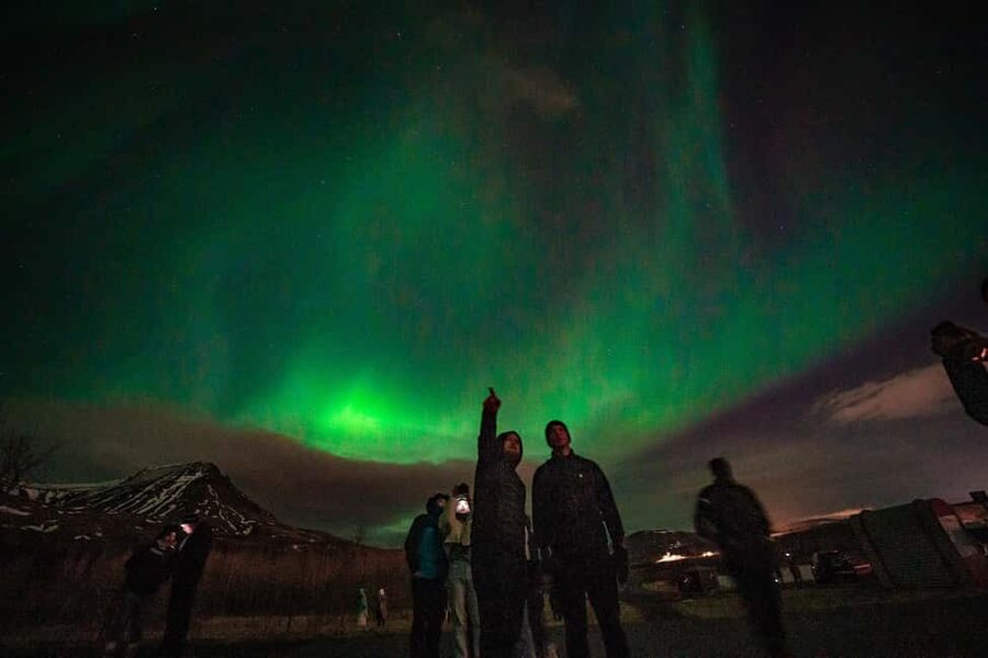 Reykjavik: Northern Lights Group Tour with Photos - Stops in the dark countryside