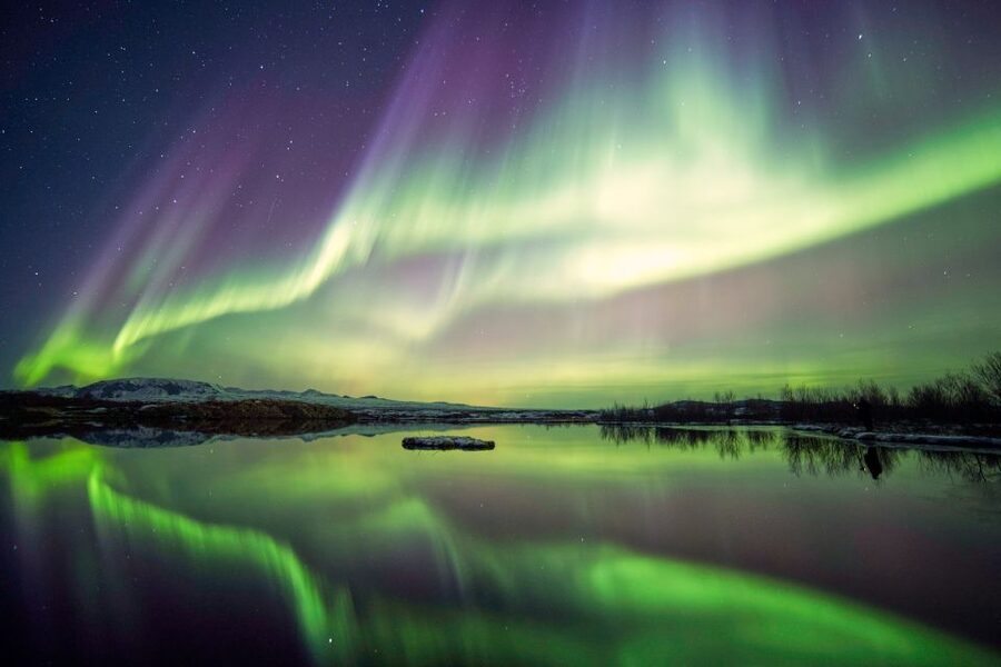 Reykjavík: Northern Lights Minibus Tour with Photos - The minibus ride and the first stop