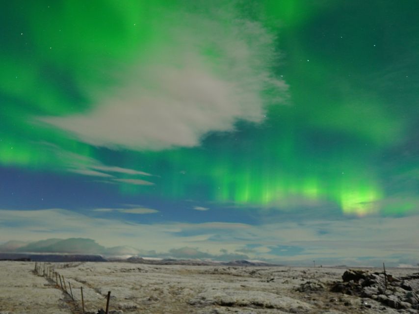Reykjavik: Northern Lights Tour w/Pro Photos - Small Group - Professional photos with the Northern Lights