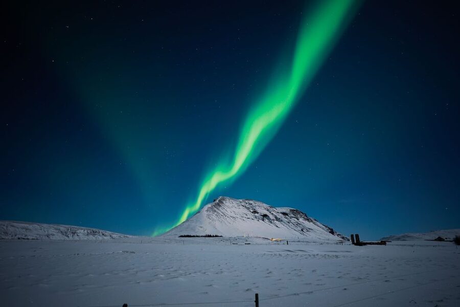 Reykjavik: Northern Lights Tour with Private Photographer - Icelandic snacks beside the aurora
