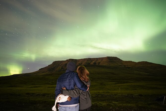 Reykjavik Northern Lights Tour with Pro Aurora Photos Small Group - Guides Who Turn Waiting Into Part of the Tour