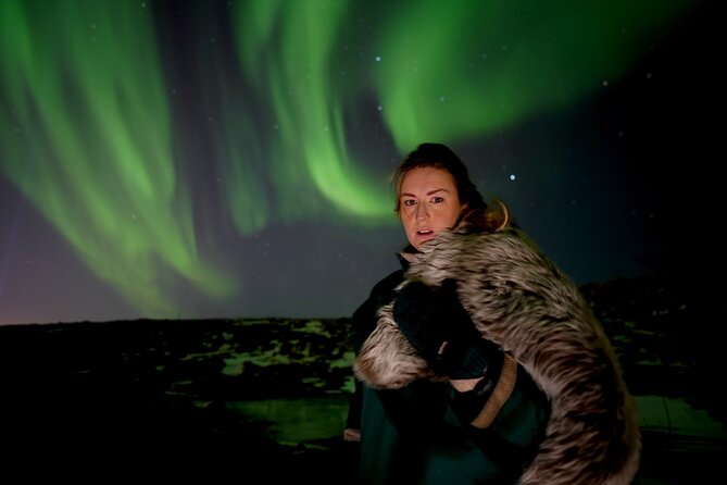 Reykjavik Northern Lights Tour with Pro Aurora Photos Small Group - Photos Without Carrying a Camera Kit