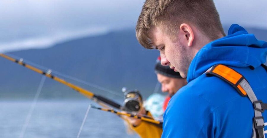 Reykjavik: Sea Fishing Boat Tour & BBQ with the Day's Catch - What the 2.5-hour itinerary feels like