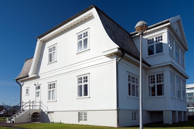 Reykjavik Sightseeing Tour - Hallgrimskirkja, Reykjavik’s unmistakable landmark