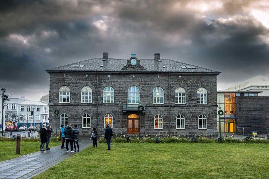 Reykjavik: Sightseeing Walking Tour with a Viking - Hallgrimskirkja and the final stories