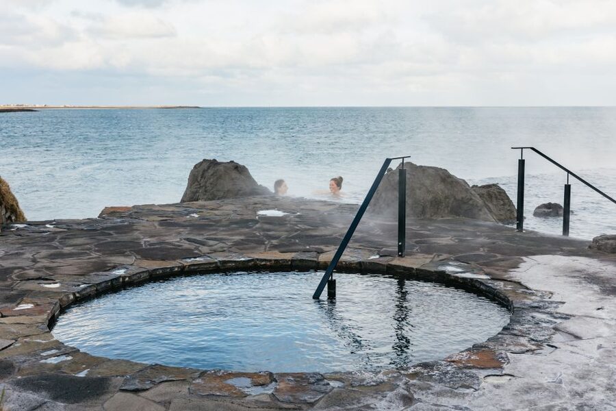 Reykjavik: Sky Lagoon Admission with Transfer - Checking in and choosing your changing room