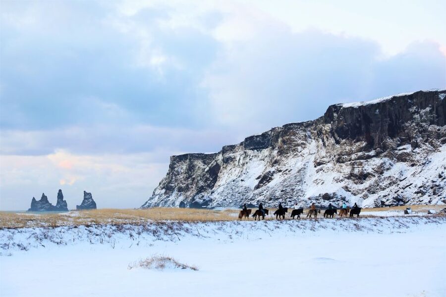 Reykjavik: South Coast Waterfalls & Glacier Small-Group Tour - Vík, lunch, and a useful village pause