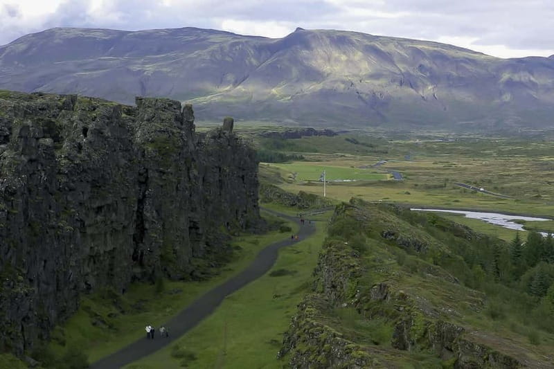 Reykjavik: The Golden Circle Day Tour - What the guide adds to a shared coach