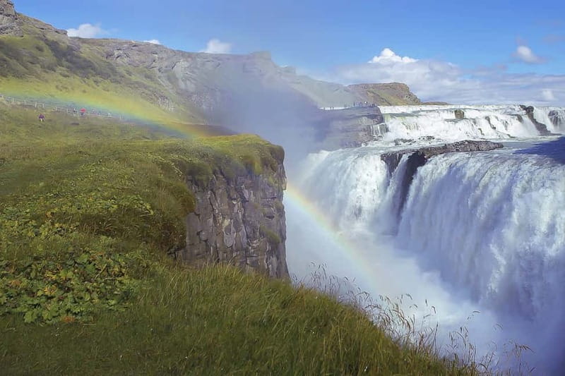 Reykjavik: The Golden Circle Day Tour - Strokkur and the hot springs at Geysir