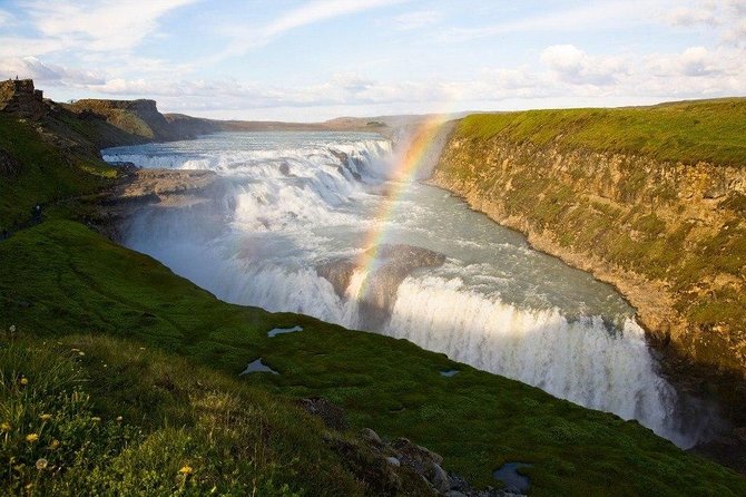 Reykjavik: The Lava Tunnel and Golden Circle Small-Group Tour - Guides, group size, and the feel of the day