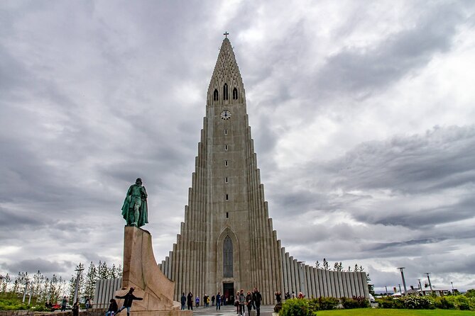 Reykjavík Walking Tour - Walking between harbor and city center