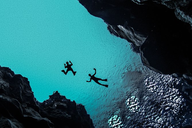 Silfra Drysuit Snorkeling with Free Photos - Meet on Location - Photos, hot chocolate, and the end of the visit