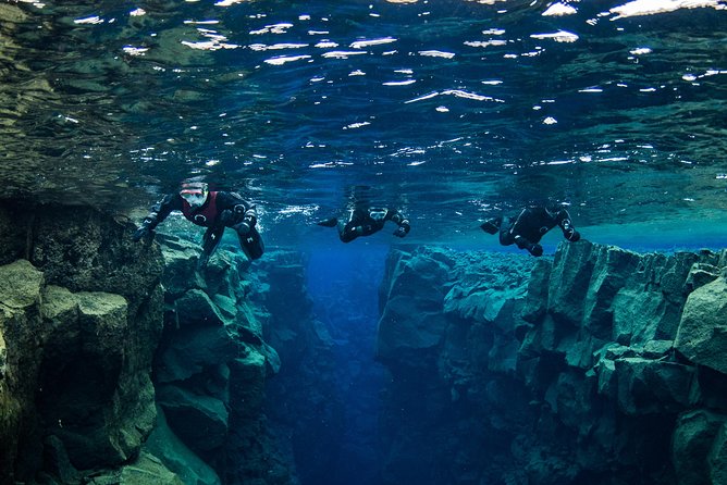 Silfra: Snorkeling Between Tectonic Plates Pick Up from Reykjavik - Why the guide matters so much
